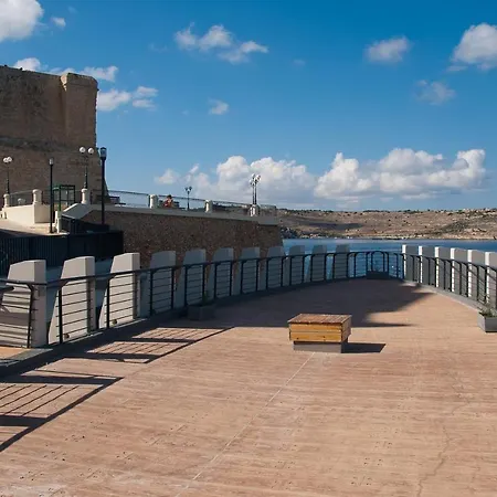 Getawaysmalta - Seashells Penthouse 12 With Terrace And Sea View In Bugibba *
