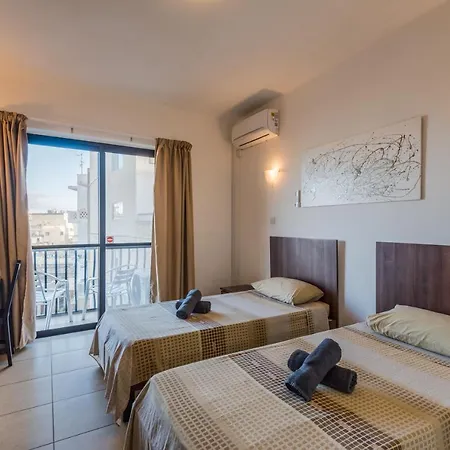 Getawaysmalta - Seashells Penthouse 12 With Terrace And Sea View In Bugibba *