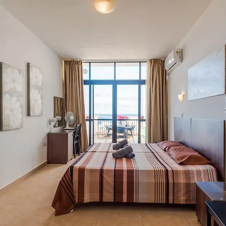 Apartment Getawaysmalta - Seashells Penthouse 12 With Terrace And Sea View In Bugibba